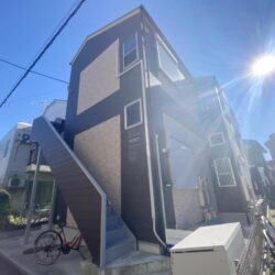 【満室】桜ヶ丘駅徒歩5分 R2年築 綺麗な外観です