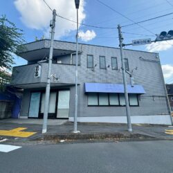 【自己利用可】角地 地下駐車場有 店舗スペース約50坪以上