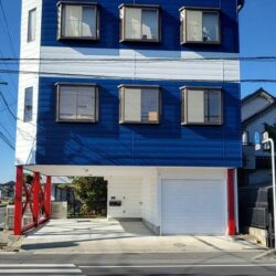 【自己利用可】角地 駐車場有 電動シャッター付ガレージ有