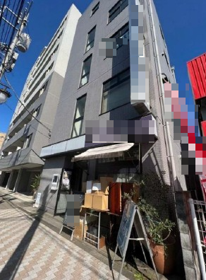 【満室】秦野駅徒歩9分 前面が県道で視認性良好 綺麗な外観